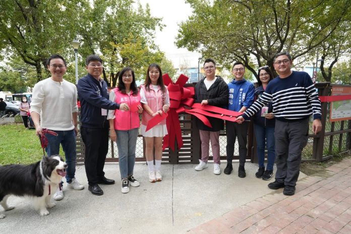 北市敦北公園狗活動區啟用　萌寵聖誕變裝同樂