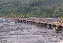 台9線馬太鞍溪鋼便橋搶修超前 交通部慰勞工班盼下月底完工 台9線馬太鞍溪鋼便橋搶修超前 交通部慰勞工班盼下月底完工