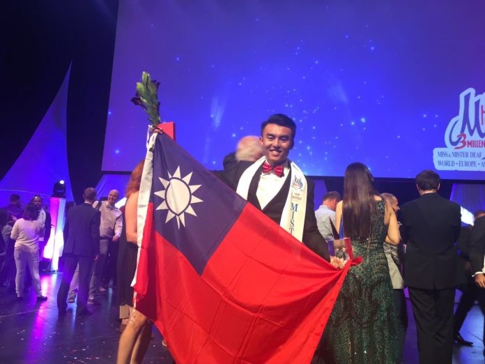 科工館聽覺障礙設計師林祐臣 榮獲第29屆「金鷹獎」殊榮 以善意與設計力照亮自我與工作舞臺 科工館聽覺障礙設計師林祐臣 榮獲第29屆「金鷹獎」殊榮 以善意與設計力照亮自我與工作舞臺