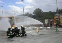 電動公車火警模擬上場!北市跨局處操演充電樁與行駛起火應變 電動公車火警模擬上場!北市跨局處操演充電樁與行駛起火應變