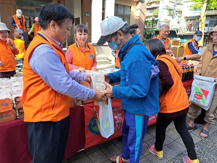 三重區嘉義同鄉會響應好日子愛心大平台 連續第6年致贈民生物資助弱勢 三重區嘉義同鄉會響應好日子愛心大平台 連續第6年致贈民生物資助弱勢