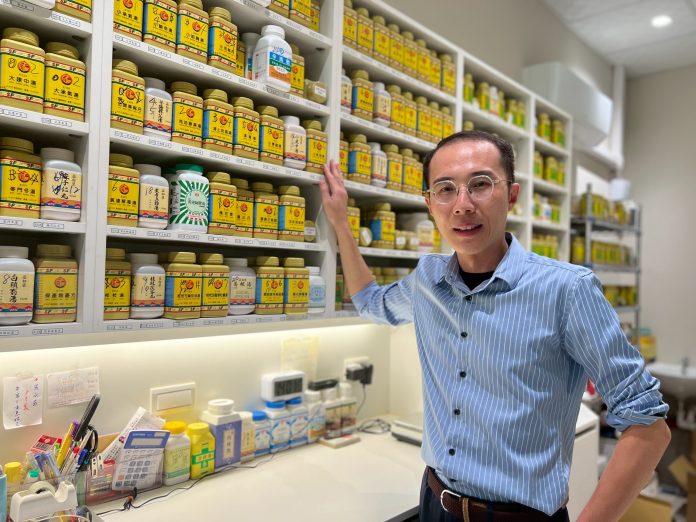 中西醫雙執照醫師，陳俊次；為何選擇投入中醫？-—在《寬心堂》重新看見醫療的初心與人情味