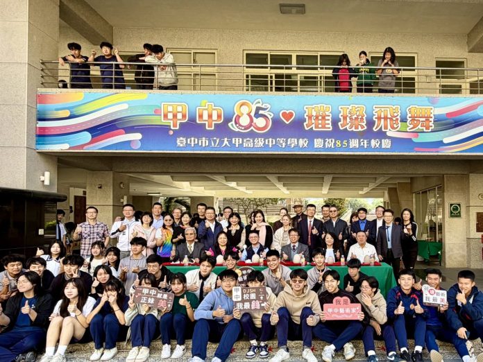 中市陶藝教學中心「青白泥語刻畫時光陶藝展」開幕 深耕在地美感教育 中市陶藝教學中心「青白泥語刻畫時光陶藝展」開幕 深耕在地美感教育