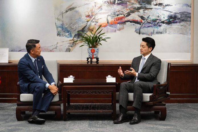 蔣萬安會見新加坡駐臺代表葉偉傑 感謝深耕臺星交流六載 蔣萬安會見新加坡駐臺代表葉偉傑 感謝深耕臺星交流六載