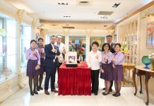 幽默紳士帶路宣傳台中購物節! 捷克駐台史坦格代表化身一日導遊 用味蕾與文化體驗台中「捷克風」魅力 幽默紳士帶路宣傳台中購物節! 捷克駐台史坦格代表化身一日導遊 用味蕾與文化體驗台中「捷克風」魅力