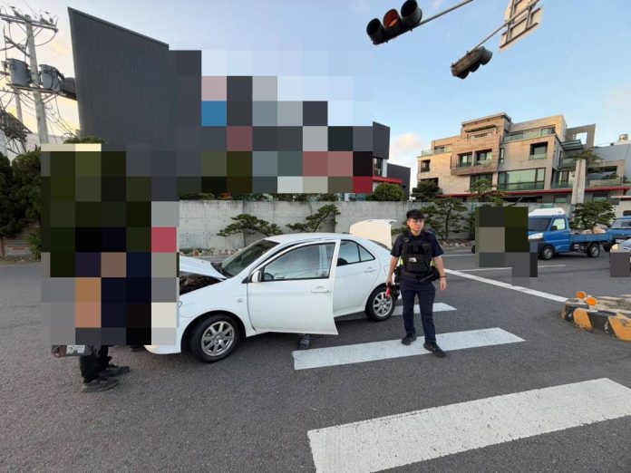 車輛故障受困路中 鹿港暖警協助排除深獲好評 車輛故障受困路中 鹿港暖警協助排除深獲好評