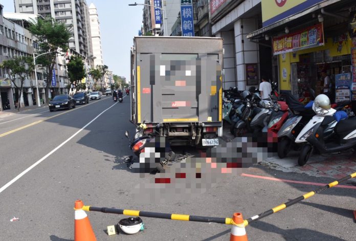 高雄巡佐查案-路口自撞違停貨車亡