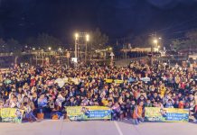 紙風車藝術卡車開進竹崎 歌仔戲演出逗樂全場 紙風車藝術卡車開進竹崎 歌仔戲演出逗樂全場