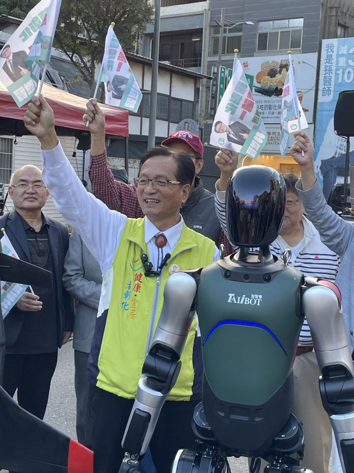 台灣選舉史上首見 人形機器人 現身林世賢勝利團結大會 台灣選舉史上首見 人形機器人 現身林世賢勝利團結大會