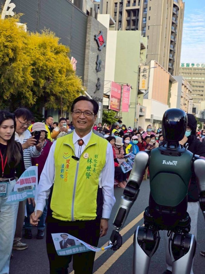 人形機器人現身、九把刀柯爸站台力挺 林世賢拚黨內初選-誓言用科技產業翻轉彰化縣經濟 人形機器人現身、九把刀柯爸站台力挺 林世賢拚黨內初選-誓言用科技產業翻轉彰化縣經濟