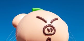 第18屆高雄 OPEN 大氣球遊行 JISOO 的 SHUMON 及告五人的告五豬首次登場 第18屆高雄-open-大氣球遊行-jisoo-的-shumon-及告五人的告五豬首次登場