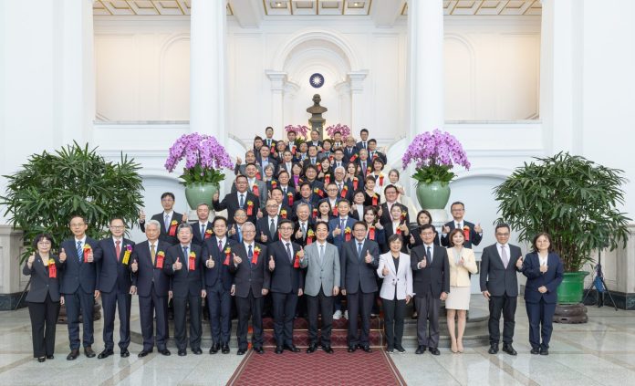 中市建設局兩項工程榮獲國家建築金質獎 獲總統接見表揚 中市建設局兩項工程榮獲國家建築金質獎 獲總統接見表揚