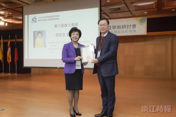 推動三環教育成效卓著 張家宜獲頒通識教育學會會士 推動三環教育成效卓著 張家宜獲頒通識教育學會會士