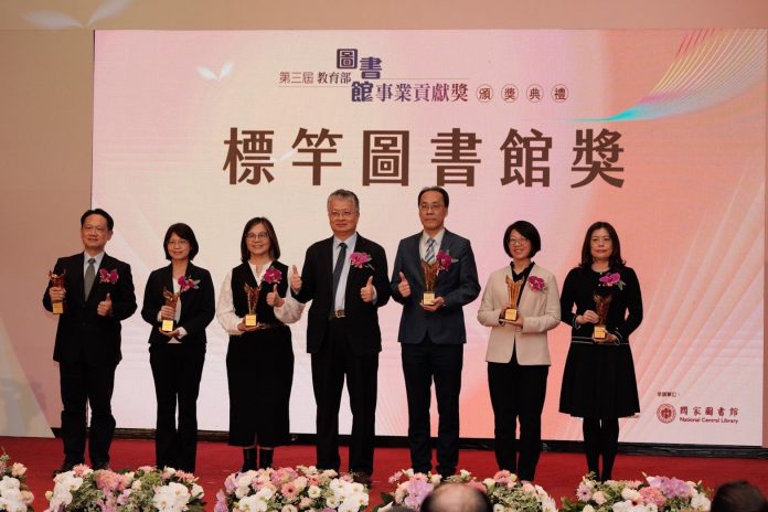 高市圖再獲教育部肯定 榮膺「標竿圖書館獎」與「傑出圖書館館員獎」 高市圖再獲教育部肯定 榮膺「標竿圖書館獎」與「傑出圖書館館員獎」