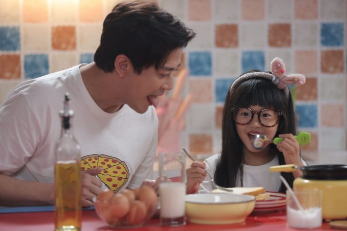 陳曉東榮獲第四屆香港紫荊花國際電影節最佳男主角-女兒朵朵驚喜客串首度同台合演 陳曉東榮獲第四屆香港紫荊花國際電影節最佳男主角-女兒朵朵驚喜客串首度同台合演