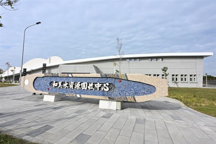 王縣長視察和美鎮污水下水道系統第一期水資中心新建工程　即將完工