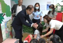 聖誕前夕的一份溫柔:矯正署長走進高女監,關懷同仁也牽掛「孩子的明天」 聖誕前夕的一份溫柔:矯正署長走進高女監,關懷同仁也牽掛「孩子的明天」