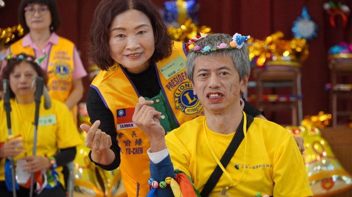 聖誕老人的鈴聲叮叮噹; 這群病友的故事更值得被聽見 聖誕老人的鈴聲叮叮噹; 這群病友的故事更值得被聽見