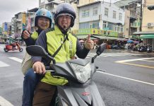 一台機車與選民的距離 左楠選戰中的人文風景 薛兆基夫妻的政治之途 一台機車與選民的距離-左楠選戰中的人文風景 薛兆基夫妻的政治之途