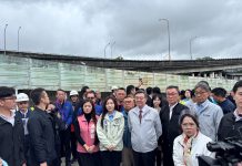 李四川陪同卓揆視察第一果菜市場 中央地方聯手補助冷鏈與拍賣系統建置 李四川陪同卓揆視察第一果菜市場 中央地方聯手補助冷鏈與拍賣系統建置