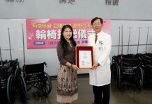 洪榛林捐贈百臺輪椅回饋醫療體系 完成年度公益心願 洪榛林捐贈百臺輪椅回饋醫療體系 完成年度公益心願