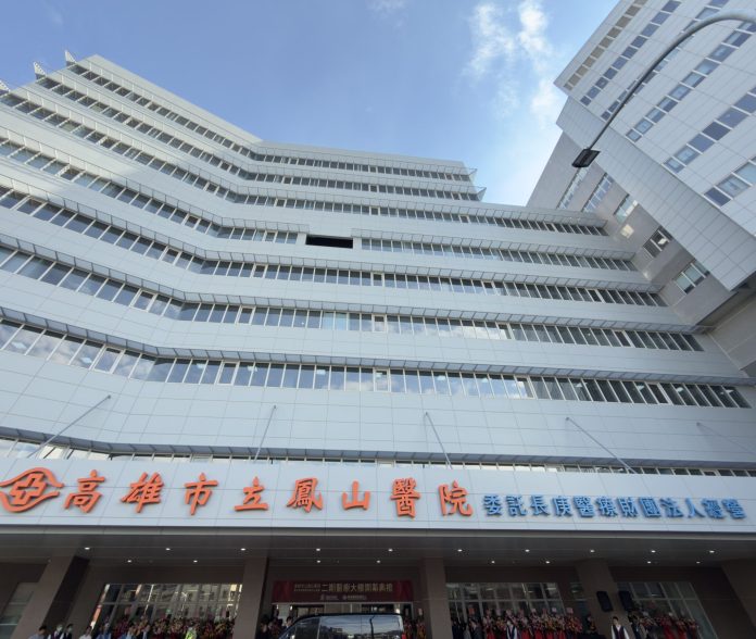 南高雄醫療量能再升級 鳳山醫院二期完工啟用 擴增病床、導入智慧醫療 申請中重度急救責任醫院攜手長庚醫療體系 守護市民健康 南高雄醫療量能再升級 鳳山醫院二期完工啟用 擴增病床、導入智慧醫療 申請中重度急救責任醫院攜手長庚醫療體系 守護市民健康