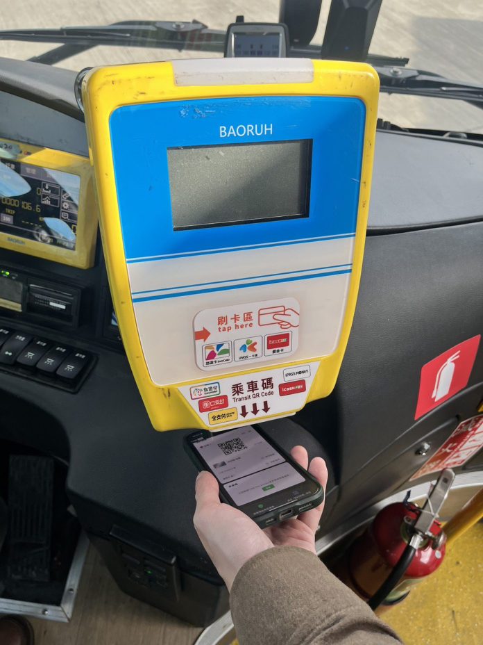 手機一掃就能搭 新北市公共運輸再升級 捷運、市區公車明年1/3同步開放乘車qr-code) 手機一掃就能搭 新北市公共運輸再升級 捷運、市區公車明年1/3同步開放乘車qr-code)