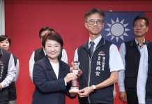 全國首創「車輛回收即時查欠稅及退稅服務」 中市地稅局勇奪市府廉能透明獎特優 全國首創「車輛回收即時查欠稅及退稅服務」 中市地稅局勇奪市府廉能透明獎特優