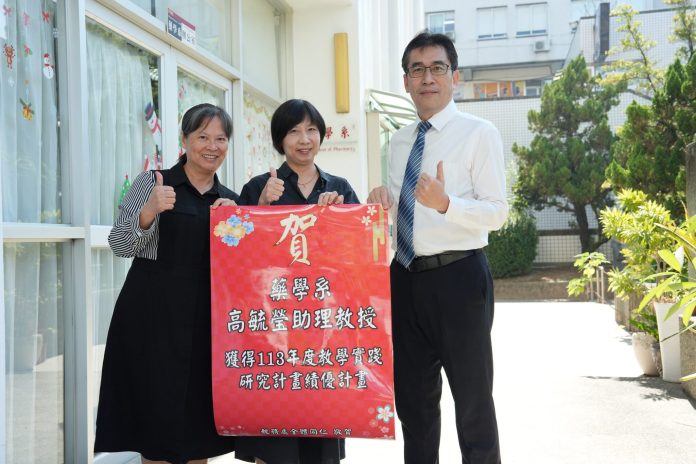 手機變身顯微鏡-嘉藥高毓瑩榮獲教學實踐研究績優計畫
