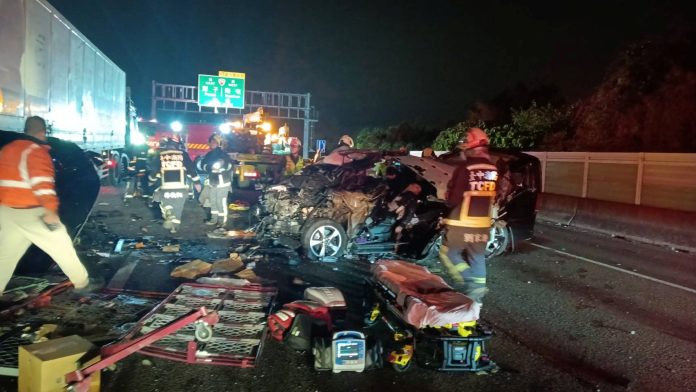 圖/交通部高速公路局提供，14.12.4國1南向170.7公里處砂石車、聯結車及2部小客車追撞事故