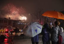 虎仔山煙火璀璨點亮港灣 船鳴、市集交織基隆最美跨年夜 虎仔山煙火璀璨點亮港灣 船鳴、市集交織基隆最美跨年夜