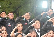 新北市115年元旦升旗暨健走 侯友宜與民眾以正能量歌聲迎接新年 新北市115年元旦升旗暨健走 侯友宜與民眾以正能量歌聲迎接新年