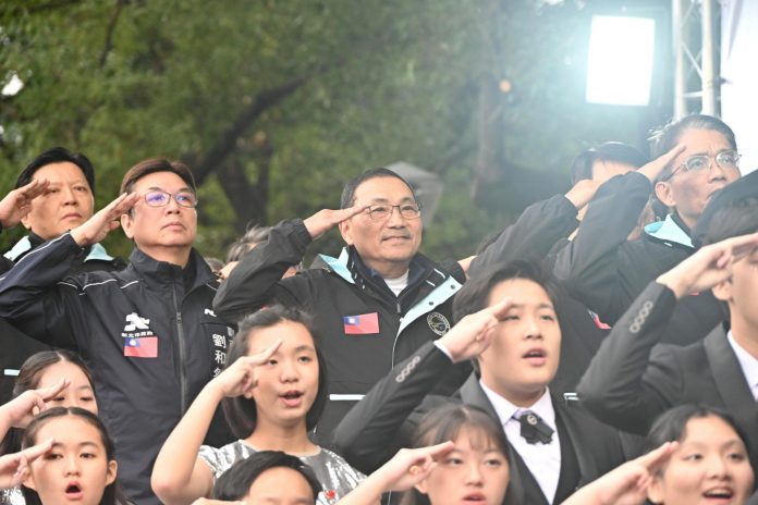 新北市115年元旦升旗暨健走　侯友宜與民眾以正能量歌聲迎接新年