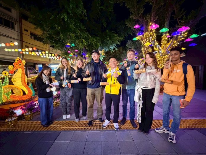 竹藝文化接軌國際 交換學生走訪竹山竹藝燈會 竹藝文化接軌國際 交換學生走訪竹山竹藝燈會