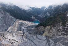 公視新聞部《我們的島》再探馬太鞍溪堰塞湖 深入上游崩塌地 直擊地形地貌劇變現場 公視新聞部《我們的島》再探馬太鞍溪堰塞湖-深入上游崩塌地-直擊地形地貌劇變現場