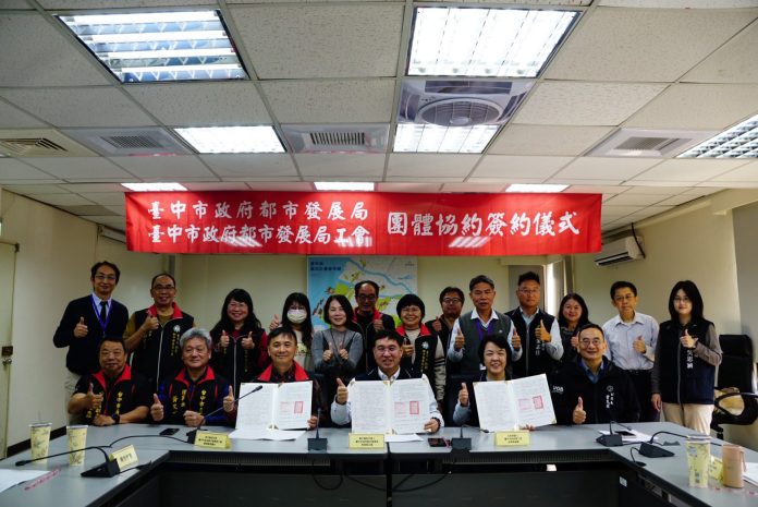 共創勞資和諧新里程碑 中市都發局首度與工會簽署團體協約 共創勞資和諧新里程碑 中市都發局首度與工會簽署團體協約