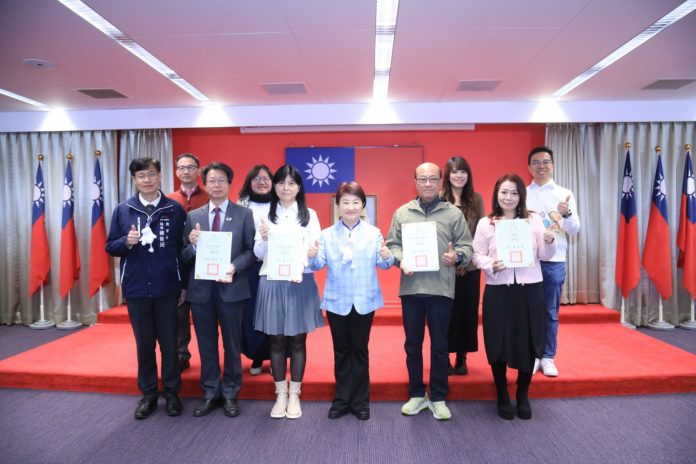中市「績優學校獎」獲獎全國之冠　盧市長表揚藝術教育、社會教育貢獻獎得主