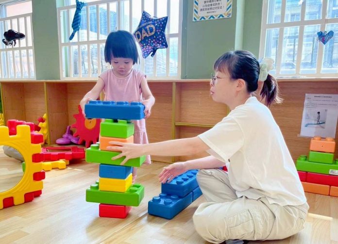 基隆市推「神隊友召喚卡」！115年起新生兒家長可獲4小時免費臨托