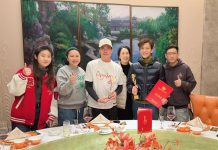 陳曉東補領影帝獎座 與謝天華同獲男配角獎即興扭臀同樂 陳曉東補領影帝獎座-與謝天華同獲男配角獎即興扭臀同樂