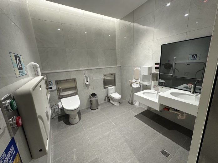 智慧感測＋免治馬桶　淡水站站後公園廁所全新啟用