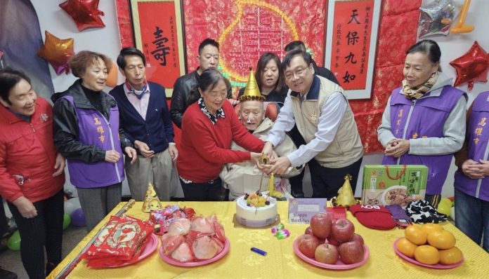 百歲榮民賀嵩壽　高雄市榮服處歡樂慶生