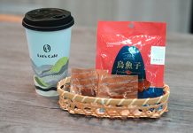 嘉義優鮮與全家便利商店合作 推出熱銷「一口吃烏魚子」搶攻新春市場 圖/嘉義縣政府