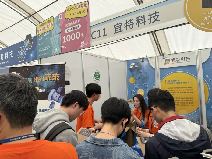 02-中原大學歷年博覽會現場交流熱絡為學生開啟嶄新職涯篇章資料照片-1