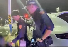 無照男酒後開車停路中昏睡 警強勢執法逮人