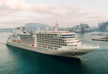 銀海郵輪「銀海明月號」首次靠泊高雄港 外籍旅客體驗港都文化魅力