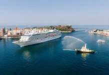 高雄港再迎國際郵輪新面孔 水晶郵輪「水晶合韻號」 首航高雄港