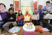 高雄市榮服處 為百歲榮民管爺爺慶生