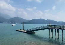 日月潭水位持續下降 日管處啟動朝霧碼頭浮排拖離作業 水位如跌破 740 公尺 不排除封閉碼頭暫停營運