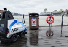 謝國樑考察引進!基隆啟用「AI無人稽查車」 四月起正式上線抓髒亂