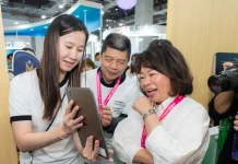 黃敏惠南港展覽館「抓詐騙」! 體驗AR實境遊戲破解話術陷阱